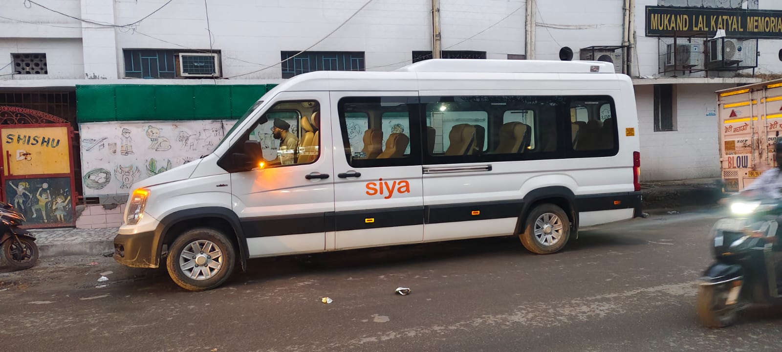 12 Seater Tempo Traveller